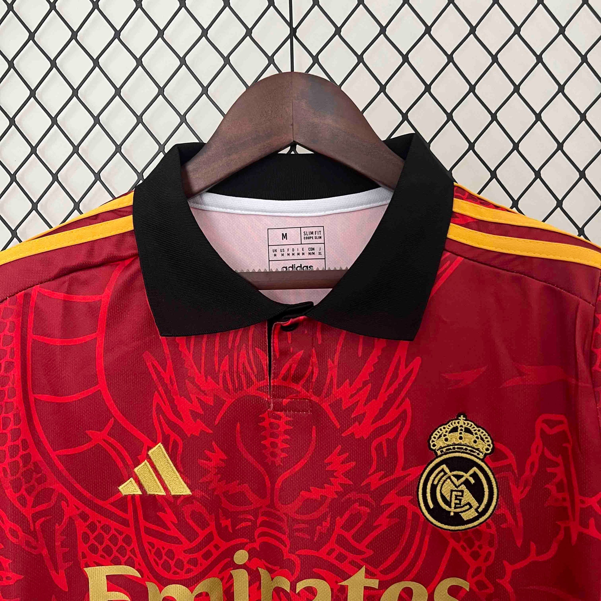 2024/25 MAILLOT REAL MADRID CONCEPT DRAGON ROUGE